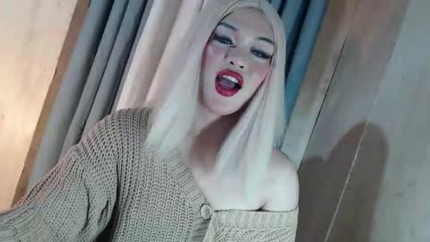 DANIELLA - DONT FORGET TO GIVE ME A THUMBSU UP online show from May 13, 7:28 am