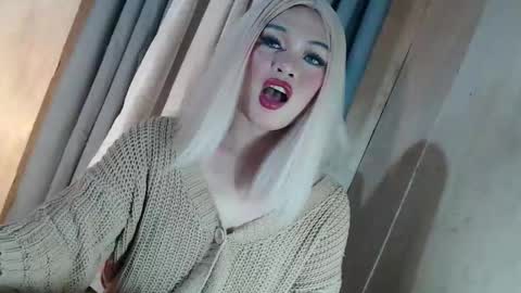 DANIELLA - DONT FORGET TO GIVE ME A THUMBSU UP online show from May 14, 11:11 pm