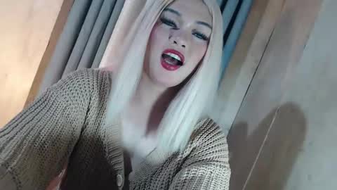 DANIELLA - DONT FORGET TO GIVE ME A THUMBSU UP online show from May 15, 9:44 pm