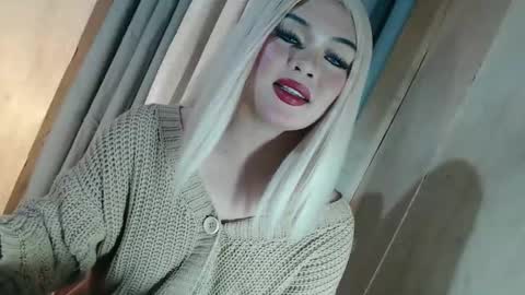 DANIELLA - DONT FORGET TO GIVE ME A THUMBSU UP online show from May 17, 10:28 pm