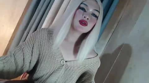 DANIELLA - DONT FORGET TO GIVE ME A THUMBSU UP online show from May 18, 5:13 am