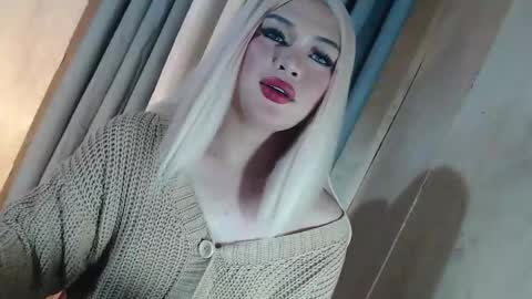 DANIELLA - DONT FORGET TO GIVE ME A THUMBSU UP online show from May 18, 10:48 pm