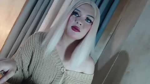 DANIELLA - DONT FORGET TO GIVE ME A THUMBSU UP online show from May 19, 9:54 pm