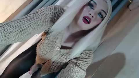 DANIELLA - DONT FORGET TO GIVE ME A THUMBSU UP online show from May 20, 4:57 pm