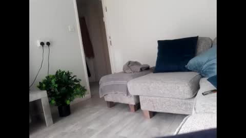 fantasticdeee online show from February 27, 2:00 pm