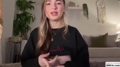 Snapshot of fantasyella chatting on February 1, 8:29 am Ella online show from February 1, 8:29 am
