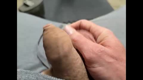 Snapshot of fartinmymouthplz chatting on December 17, 3:34 am fartinmymouthplz online show from December 17, 3:34 am