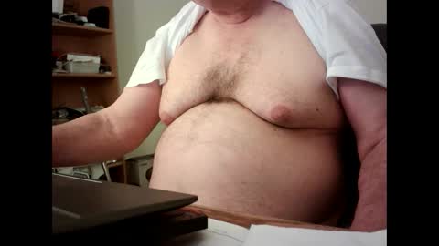 Snapshot of fatbellyitalian chatting on September 28, 12:32 pm fatbellyitalian online show from September 28, 12:32 pm