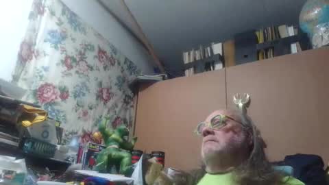 Fred. online show from May 18, 4:40 am