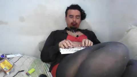 Faux Feitico VSW online show from April 3, 2:59 pm