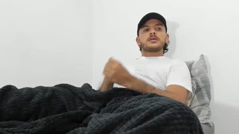 favid95 online show from December 15, 4:40 am