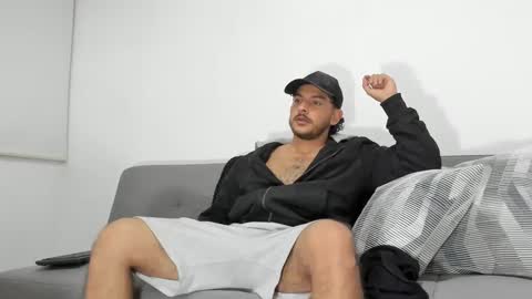 favid95 online show from December 17, 6:13 am