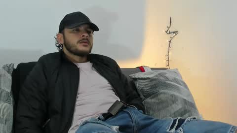 favid95 online show from January 11, 5:52 am