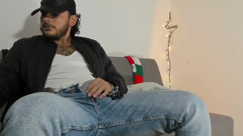 favid95 online show from January 13, 12:30 am