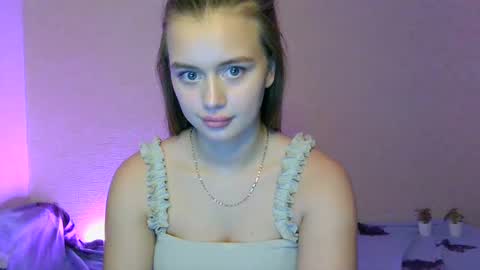 Snapshot of favorite_lovely_geneva chatting on February 15, 12:43 pm Jasminefeelings online show from February 15, 12:43 pm