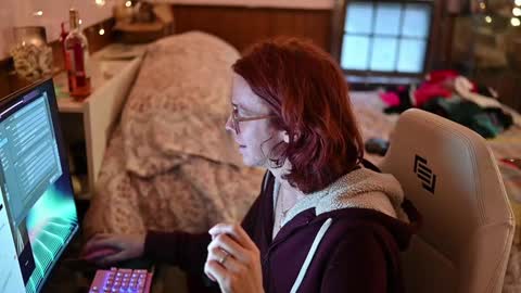 Snapshot of fayeholloway chatting on December 31, 9:17 pm Faye Holloway online show from December 31, 9:17 pm