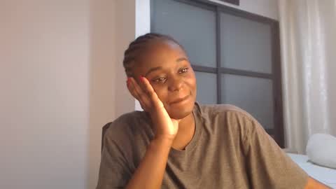Snapshot of fayzah24 chatting on February 1, 1:02 am PRETTY online show from February 1, 1:02 am