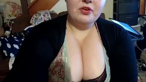 feastonme00 online show from June 19, 6:18 am