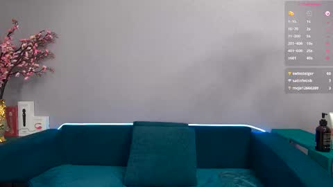 Laura online show from September 11, 7:47 pm