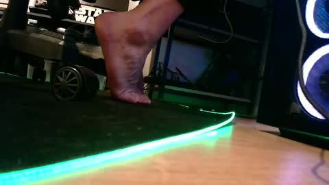 feetishman91 online show from April 2, 1:25 am