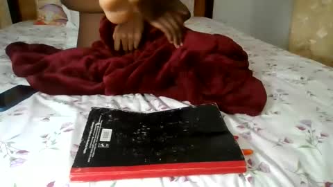 feetlovely507541 online show from May 15, 8:05 pm