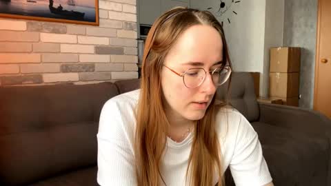 Snapshot of feleciacockrell chatting on March 30, 6:36 am Mary online show from March 30, 6:36 am