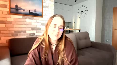 Snapshot of feleciacockrell chatting on April 1, 1:41 pm Mary online show from April 1, 1:41 pm