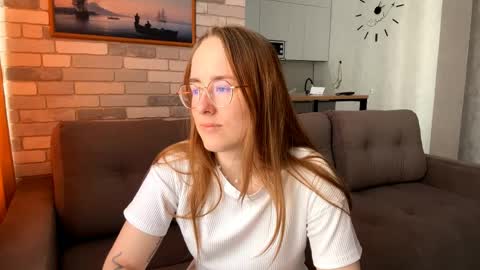 Snapshot of feleciacockrell chatting on April 2, 8:12 am Mary online show from April 2, 8:12 am