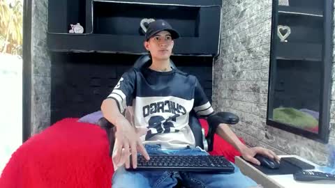 Snapshot of felipe_fiire chatting on May 1, 1:59 pm felipe fiire online show from May 1, 1:59 pm