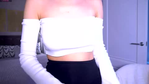 Hello im Nova online show from May 17, 1:14 am