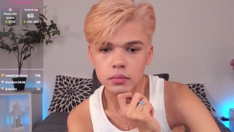 Snapshot of felix_rey chatting on February 2, 7:35 pm Felix online show from February 2, 7:35 pm