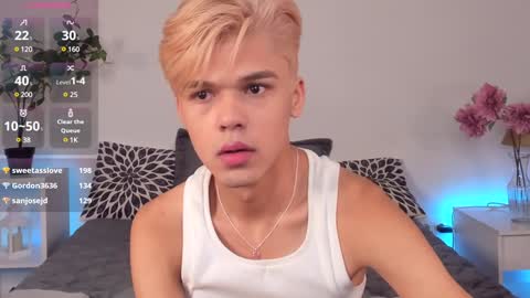 Snapshot of felix_rey chatting on February 2, 10:39 pm Felix online show from February 2, 10:39 pm