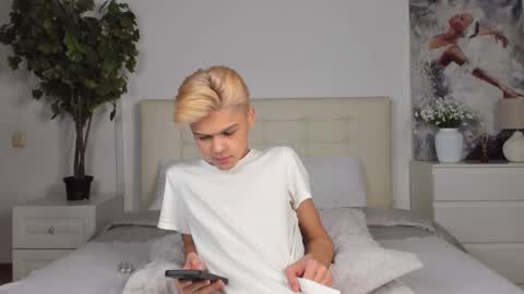 Snapshot of felix_rey chatting on February 9, 7:09 pm Felix online show from February 9, 7:09 pm