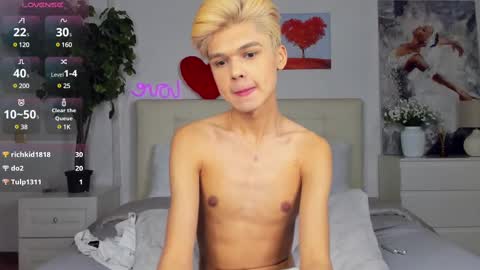 Snapshot of felix_rey chatting on February 15, 8:54 pm Felix online show from February 15, 8:54 pm