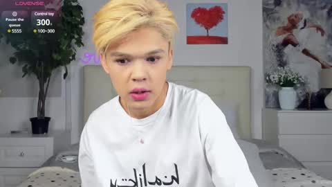 Snapshot of felix_rey chatting on February 16, 3:59 pm Felix online show from February 16, 3:59 pm