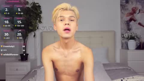 Snapshot of felix_rey chatting on February 22, 11:35 pm Felix online show from February 22, 11:35 pm