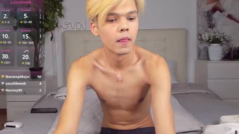 Snapshot of felix_rey chatting on February 25, 10:29 pm Felix online show from February 25, 10:29 pm