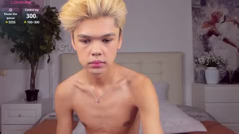 Snapshot of felix_rey chatting on March 2, 4:32 pm Felix online show from March 2, 4:32 pm