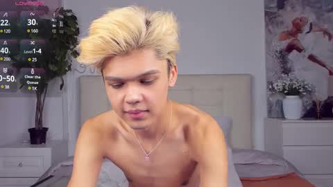 Snapshot of felix_rey chatting on March 2, 10:38 pm Felix online show from March 2, 10:38 pm