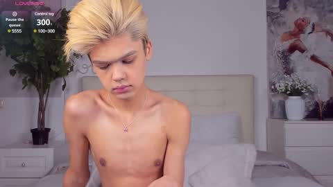 Snapshot of felix_rey chatting on March 4, 5:24 pm Felix online show from March 4, 5:24 pm