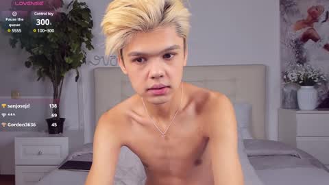 Snapshot of felix_rey chatting on March 4, 8:27 pm Felix online show from March 4, 8:27 pm