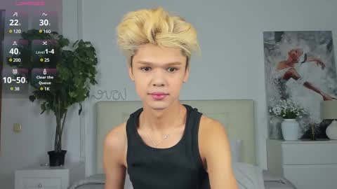 Snapshot of felix_rey chatting on March 9, 10:41 pm Felix online show from March 9, 10:41 pm