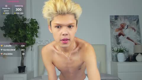 Snapshot of felix_rey chatting on March 10, 4:49 am Felix online show from March 10, 4:49 am