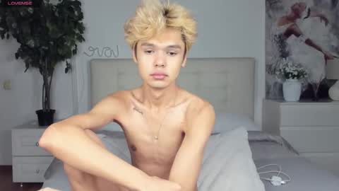 Snapshot of felix_rey chatting on September 18, 1:35 pm Felix online show from September 18, 1:35 pm