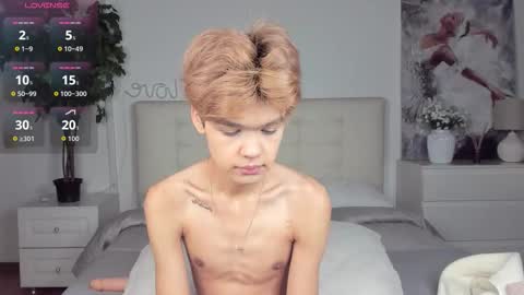 Snapshot of felix_rey chatting on October 8, 5:32 pm Felix online show from October 8, 5:32 pm