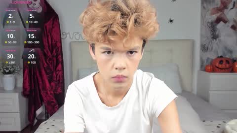 Snapshot of felix_rey chatting on October 18, 9:32 am Felix online show from October 18, 9:32 am