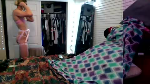 Allie North online show from December 21, 12:53 am