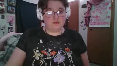 Snapshot of femcelsam chatting on April 3, 3:59 am femcelsam online show from April 3, 3:59 am