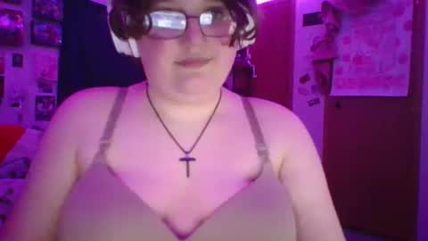 Snapshot of femcelsam chatting on April 4, 4:33 am femcelsam online show from April 4, 4:33 am