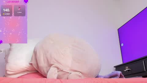 Snapshot of feme_madu chatting on April 11, 11:09 pm alejandro online show from April 11, 11:09 pm